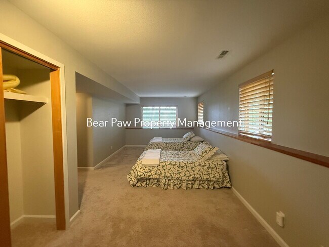 Building Photo - Charming 2-Bed Townhome in North Evergreen!