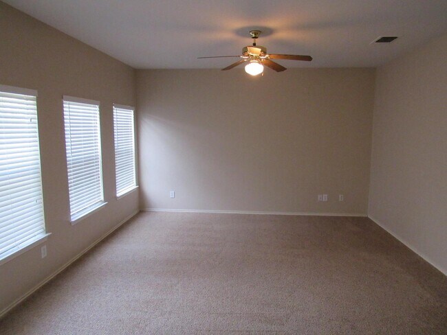 Building Photo - 3 - BEDROOM IN KNOLLCREEK