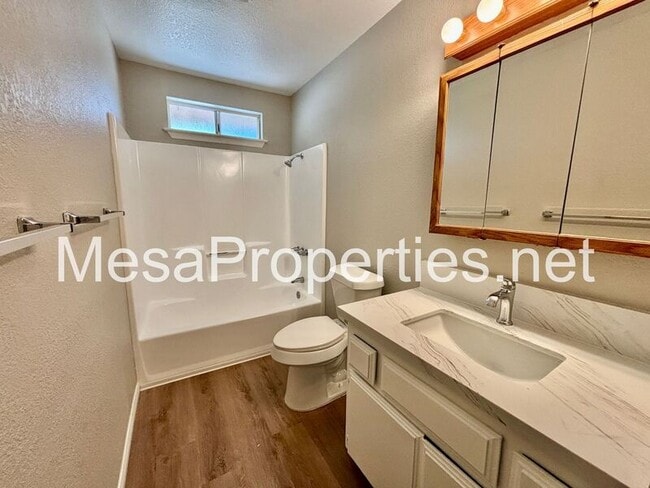 Building Photo - 19158 Live Oak St