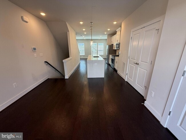 Building Photo - 115 Dickenson Dr