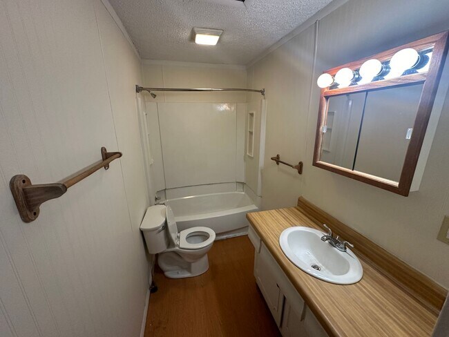 Building Photo - 3 Bedroom Home Available Soon