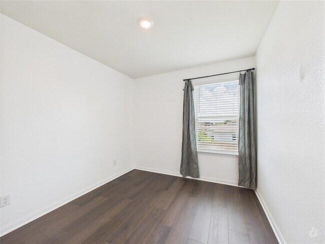 Building Photo - 1687 Twin Estates Dr
