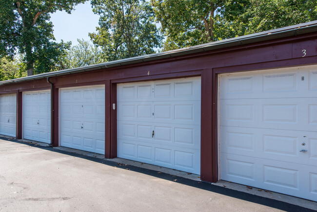 Garages (one available, extra rent) - 1829 Wilson Blvd