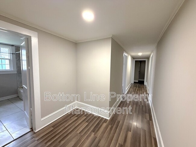 Building Photo - 1429 W Horah St