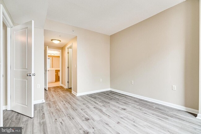 Building Photo - 851 N Glebe Rd