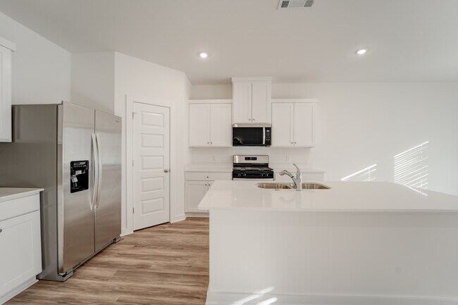 Building Photo - 139 S Maroon Ave