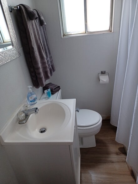 Building Photo - 518 11th St