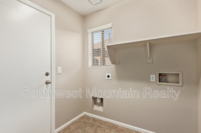 Building Photo - 42538 Sparks Ct