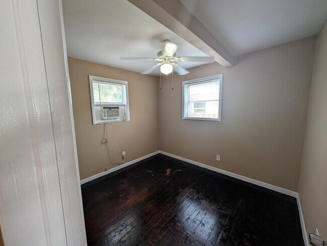 Building Photo - 407 Engman St