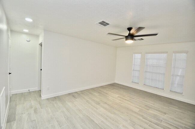 Building Photo - 16402 Gold Ridge Ln