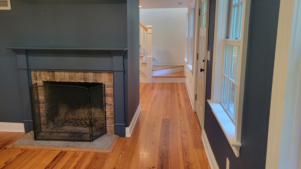Living Room w/ view through hall to stairs - 248 Smith Ridge Rd