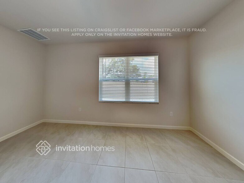 Building Photo - 1375 Valencia St SE