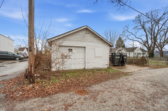 Building Photo - Three Bedroom Home in Hamilton!