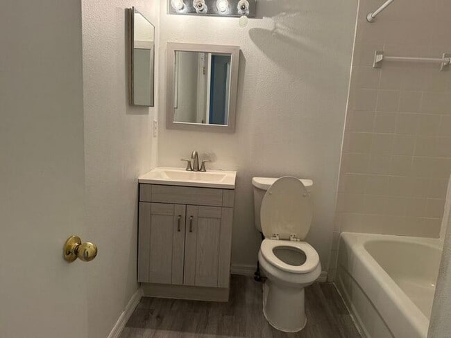 Building Photo - Fully Remodeled 3-Bed, 2.5-Bath Townhouse