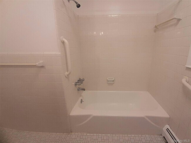 Building Photo - 180 Sylvan Lake Rd