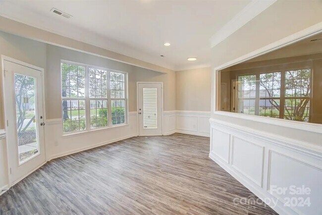 Building Photo - 9839 Brawley Ln