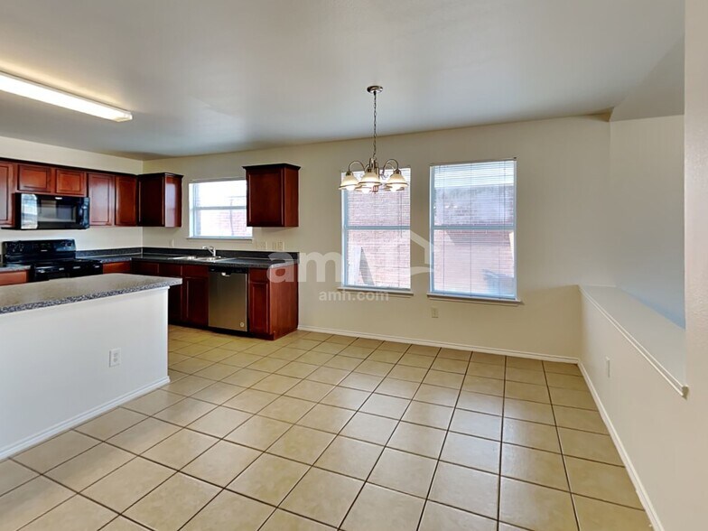 Building Photo - 9109 King Ranch Dr