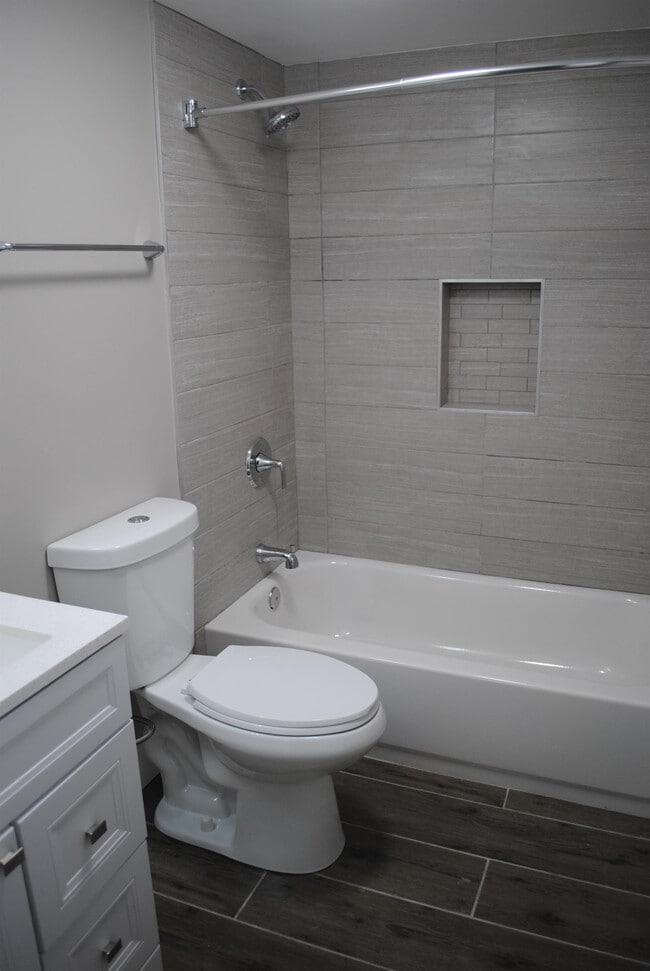 Building Photo - 12 Hawaii Ave NE