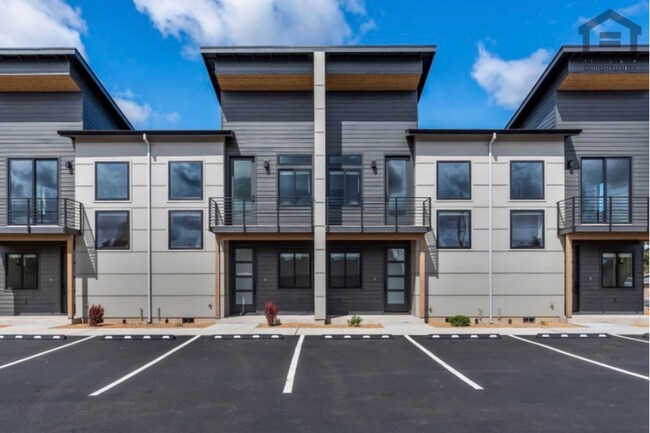 Building Photo - 2548 SW Yew Ave