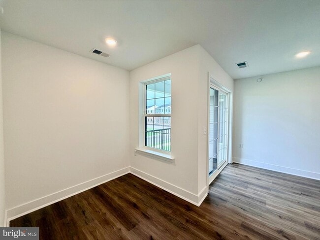 Building Photo - 2307 Jacob Francis Way