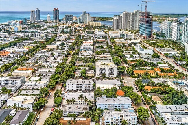 Building Photo - 1002 10th St