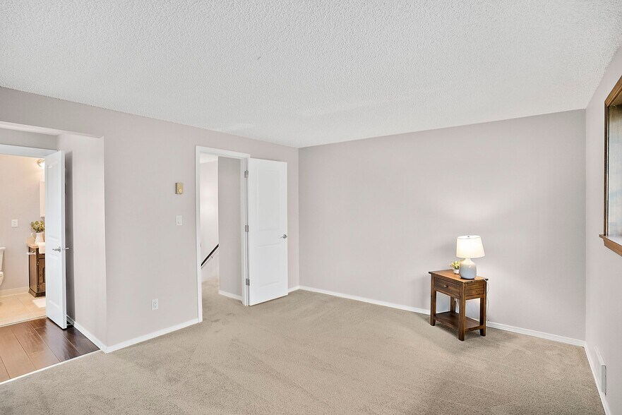 Building Photo - 1016 9th St SE