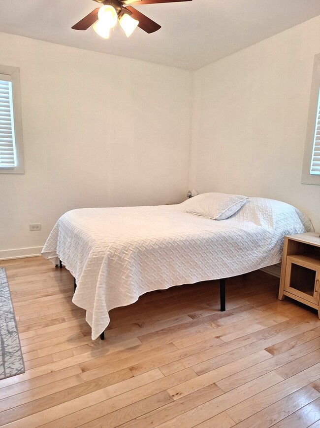 Building Photo - 227 Juneway Terrace