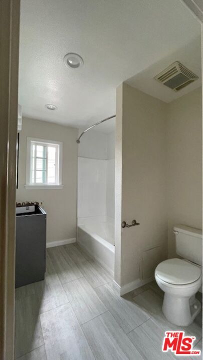 Building Photo - 4112 Ocean View Blvd