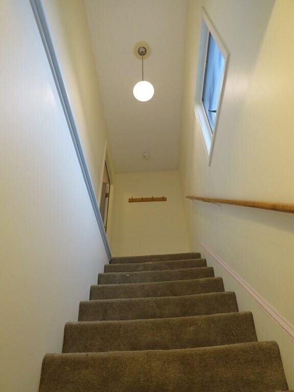 Building Photo - 715 Main St