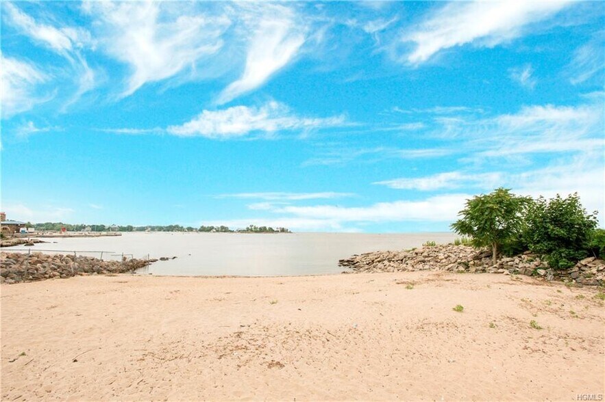 Private Beach - 10 Davenport Ave
