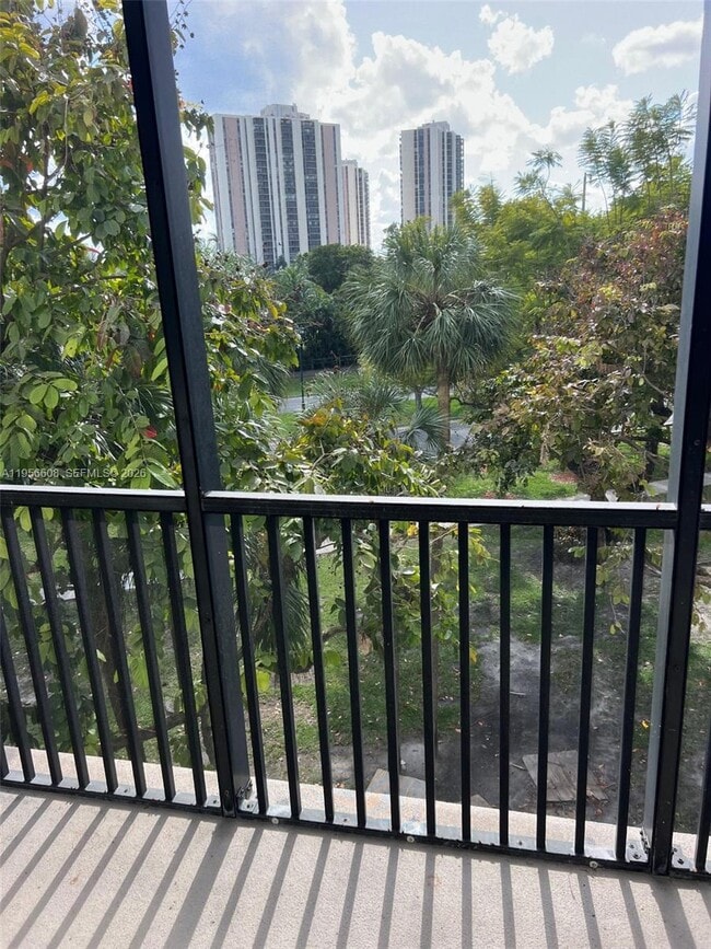 Building Photo - 3301 N Country Club Dr