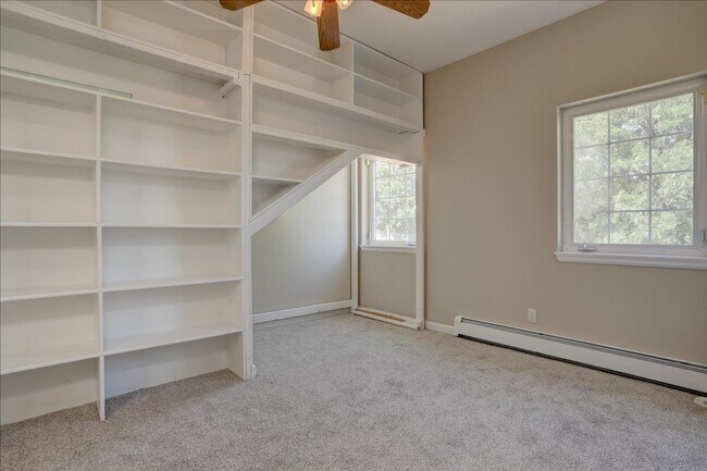 Building Photo - Amazing Custom Ranch with Privacy and Spra...