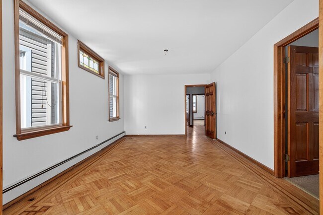 Building Photo - 55 W 5th St