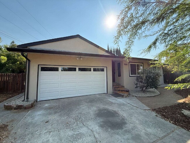 Building Photo - Newly Remodeled 4 Bed 2 Bath in Citrus Hei...