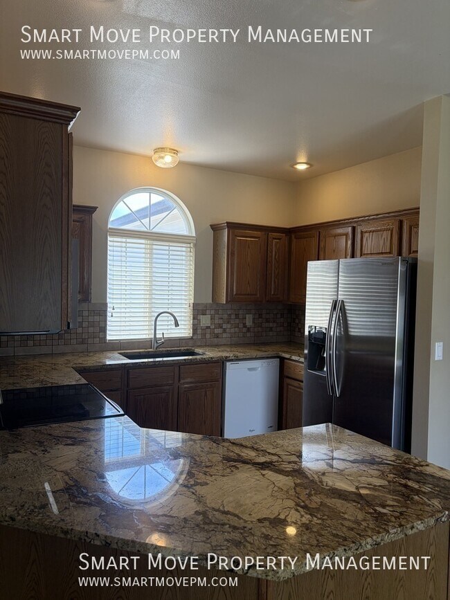 Building Photo - 682 Criterion-