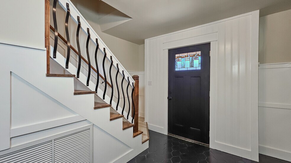Building Photo - 4033 Lucerne Dr SE