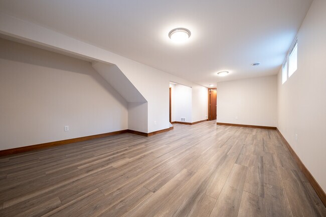 Building Photo - 10932 Russell Ave S