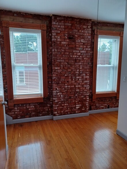 Building Photo - 4233 Chouteau Ave