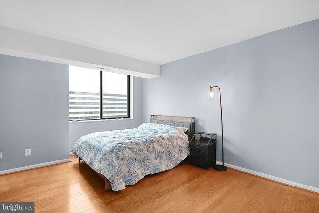 Building Photo - 3713 S George Mason Dr