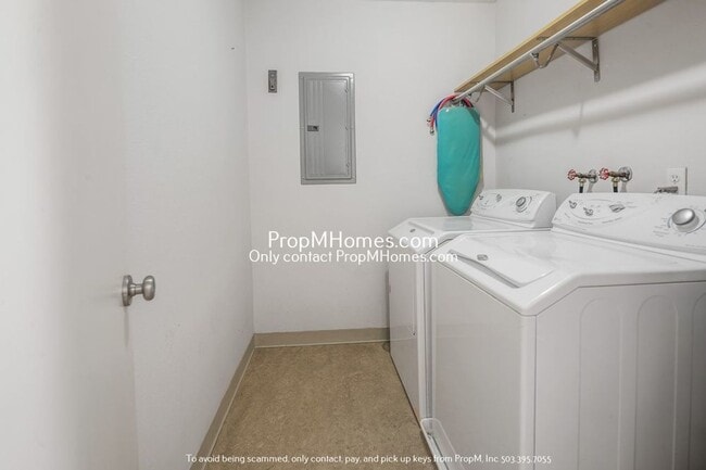 Building Photo - Cozy Two Bedroom Condo at Oswego Terraces!