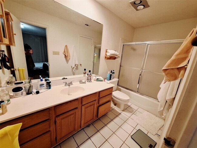 Building Photo - 2409 Leon St