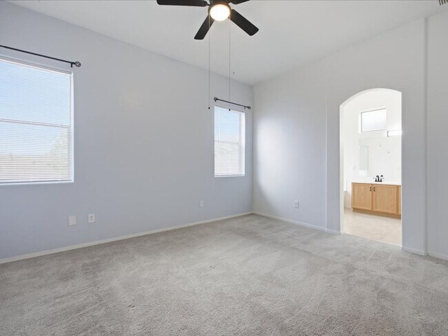Building Photo - 601 E Pima Meadows Dr