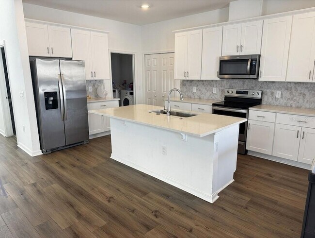 Building Photo - 2345 Treasure Hill St