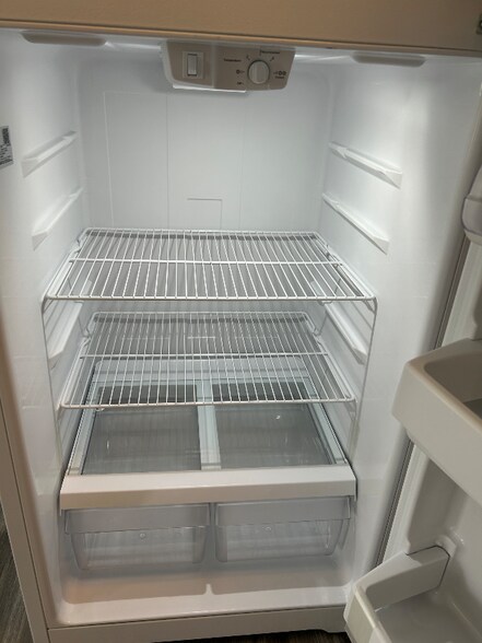 Building Photo - 42 E Pine St