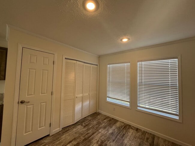 Building Photo - 271 Sable Dr