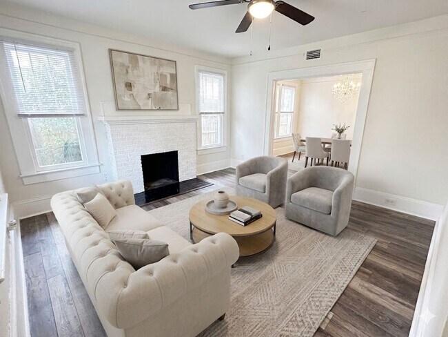 Building Photo - 2561 Rosselle St