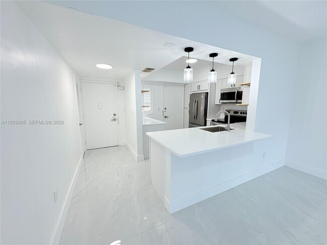 Building Photo - 9159 SW 77th Ave