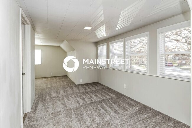 Building Photo - 3 Bedroom Pet-Friendly Home in Kansas City, MO with Main Street Renewal