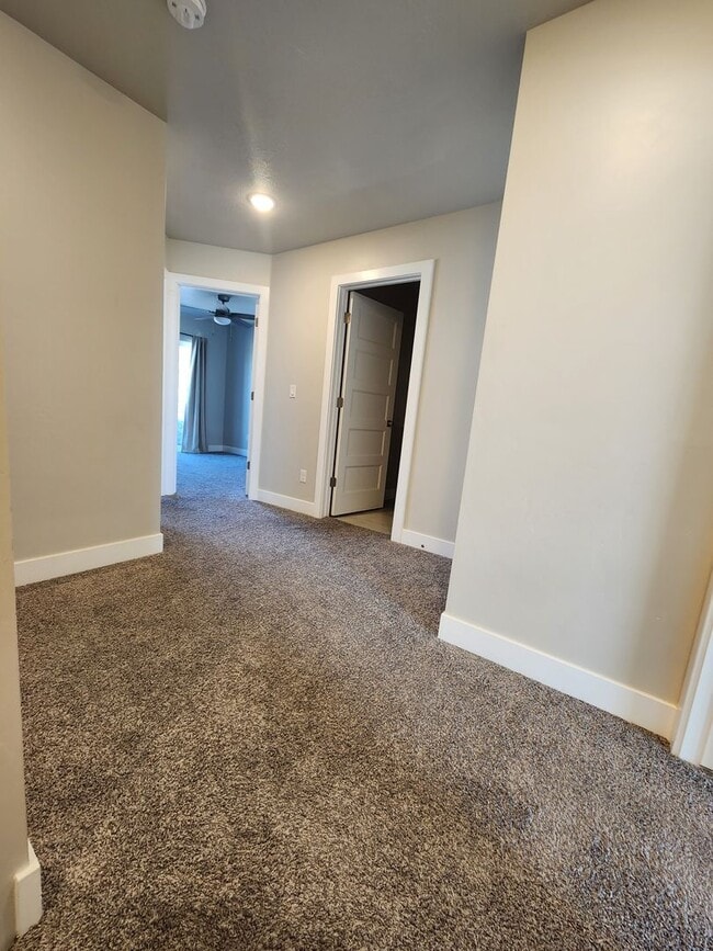 Building Photo - Modern 3-Bedroom Home with Balcony for Ren...
