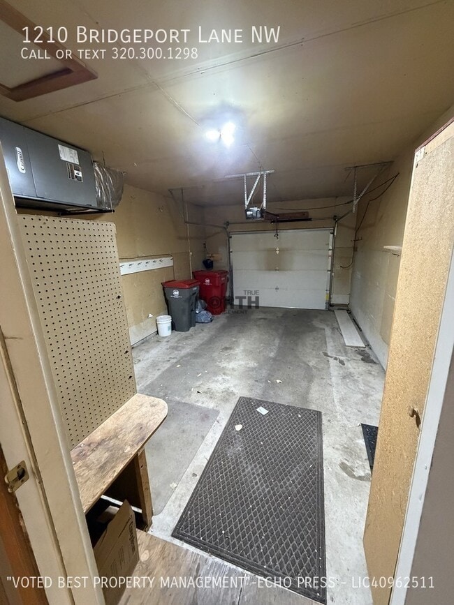 Building Photo - 1210 Bridgeport Ln NW